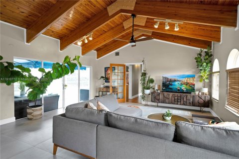 House in Cutler Bay, Florida 3 bedrooms, 178.28 sq.m. № 1967044 - photo 10