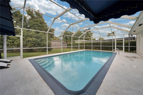 House in Cutler Bay, Florida 3 bedrooms, 178.28 sq.m. № 1967044 - photo 22