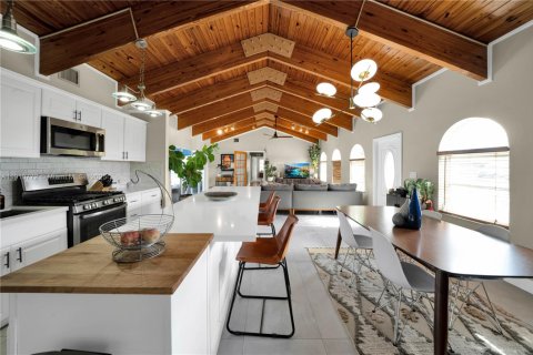 House in Cutler Bay, Florida 3 bedrooms, 178.28 sq.m. № 1967044 - photo 14