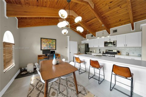 House in Cutler Bay, Florida 3 bedrooms, 178.28 sq.m. № 1967044 - photo 8