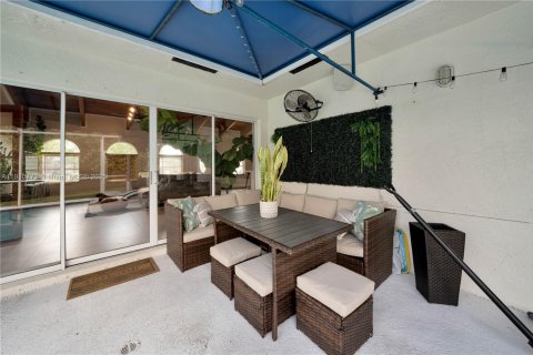 House in Cutler Bay, Florida 3 bedrooms, 178.28 sq.m. № 1967044 - photo 24