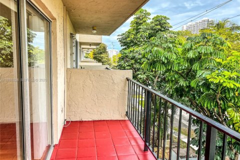 Снять в аренду кондоминиум в Норт-Майами-Бич, Флорида 1 спальня, 95.88м2, № 2027918 - фото 12