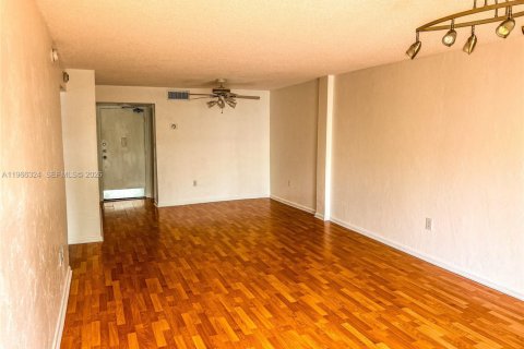 Снять в аренду кондоминиум в Норт-Майами-Бич, Флорида 1 спальня, 95.88м2, № 2027918 - фото 6