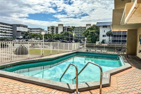 Снять в аренду кондоминиум в Норт-Майами-Бич, Флорида 1 спальня, 95.88м2, № 2027918 - фото 14