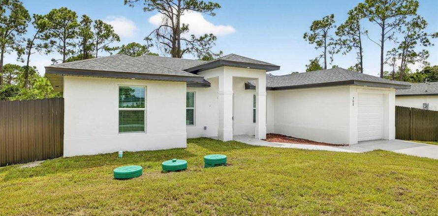 Villa ou maison à Lehigh Acres, Floride 3 chambres, 113.53 m2 № 2144102