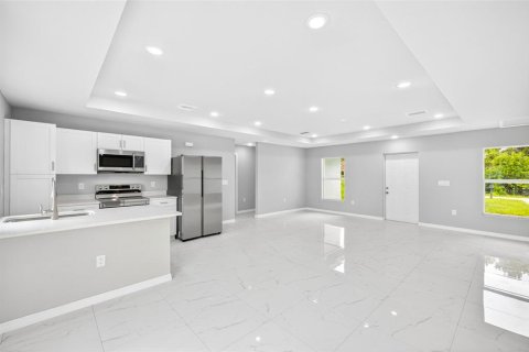 Villa ou maison à vendre à Lehigh Acres, Floride: 3 chambres, 113.53 m2 № 2144102 - photo 4