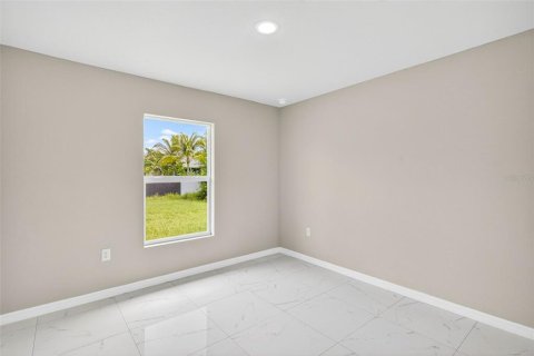 Villa ou maison à vendre à Lehigh Acres, Floride: 3 chambres, 113.53 m2 № 2144102 - photo 15