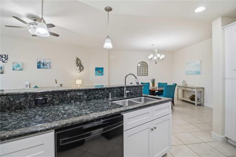 Condo in Palmetto, Florida, 2 bedrooms  № 2222997 - photo 26