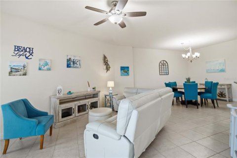 Condo in Palmetto, Florida, 2 bedrooms  № 2222997 - photo 20