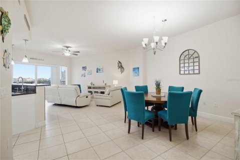 Condo in Palmetto, Florida, 2 bedrooms  № 2222997 - photo 9