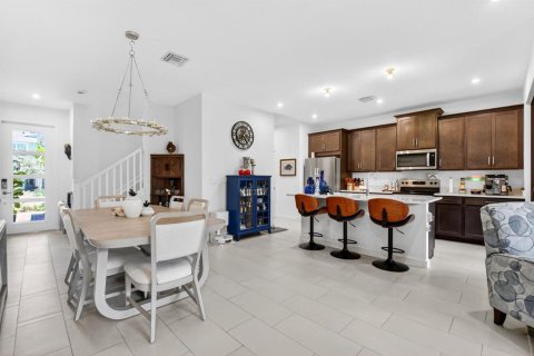 Townhouse in Lake Worth, Florida 3 bedrooms, 155.52 sq.m. № 2246307 - photo 10