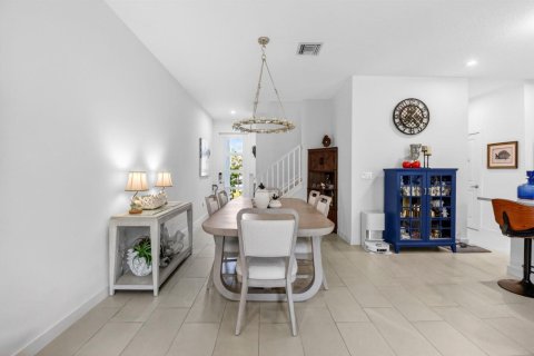Townhouse in Lake Worth, Florida 3 bedrooms, 155.52 sq.m. № 2246307 - photo 11