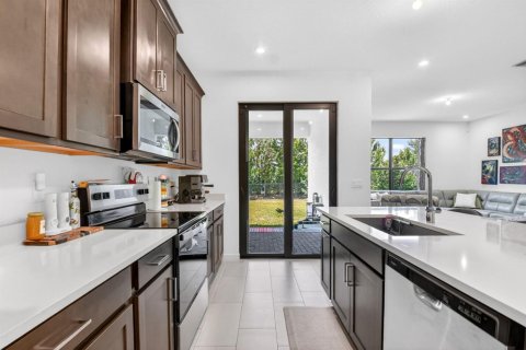 Townhouse in Lake Worth, Florida 3 bedrooms, 155.52 sq.m. № 2246307 - photo 6