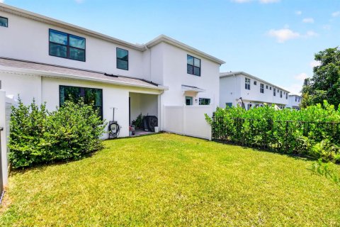 Townhouse in Lake Worth, Florida 3 bedrooms, 155.52 sq.m. № 2246307 - photo 29