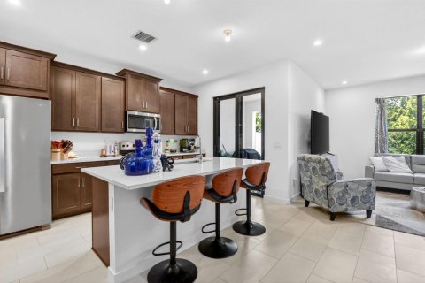 Townhouse in Lake Worth, Florida 3 bedrooms, 155.52 sq.m. № 2246307 - photo 9