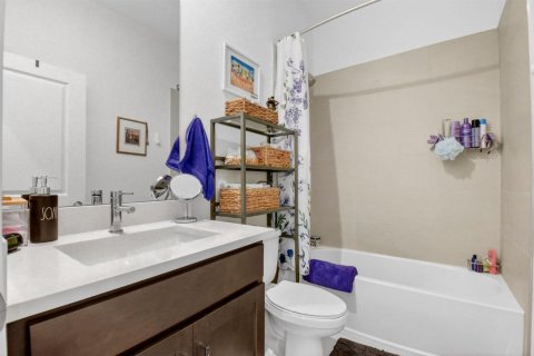 Townhouse in Lake Worth, Florida 3 bedrooms, 155.52 sq.m. № 2246307 - photo 24