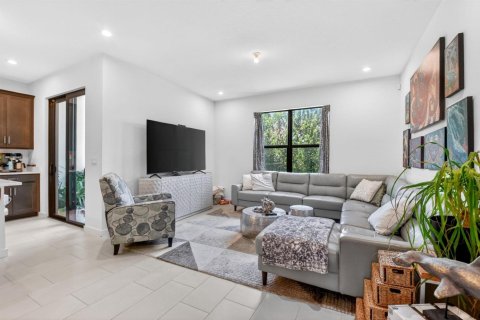 Townhouse in Lake Worth, Florida 3 bedrooms, 155.52 sq.m. № 2246307 - photo 13