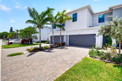 Townhouse in Lake Worth, Florida 3 bedrooms, 155.52 sq.m. № 2246307