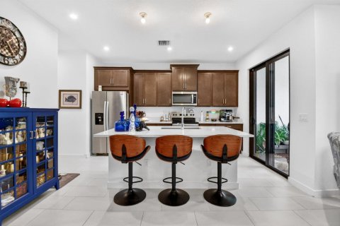 Townhouse in Lake Worth, Florida 3 bedrooms, 155.52 sq.m. № 2246307 - photo 4