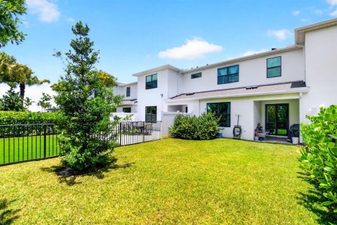 Townhouse in Lake Worth, Florida 3 bedrooms, 155.52 sq.m. № 2246307 - photo 26