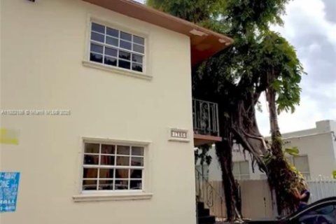 Commercial property in Miami, Florida 457.82 sq.m. № 1930047 - photo 2