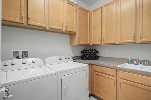 House in BELLALAGO in Kissimmee, Florida 3 bedrooms, 231.7 sq.m. № 2207636 - photo 17