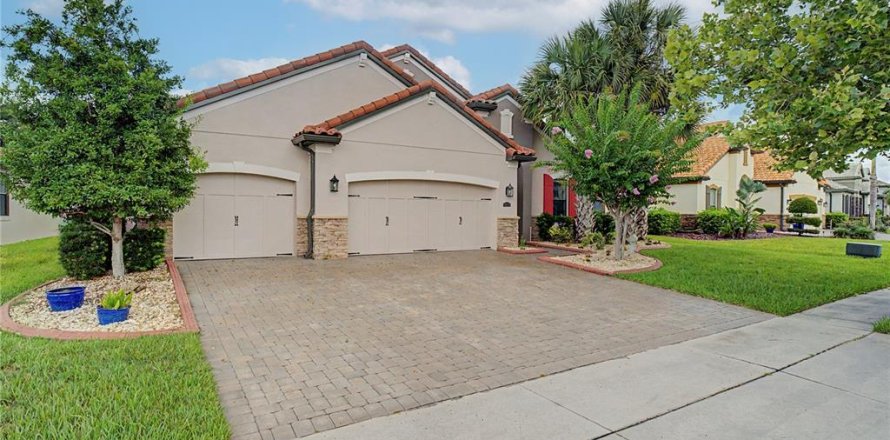 House in BELLALAGO in Kissimmee, Florida 3 bedrooms, 231.7 sq.m. № 2207636