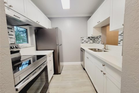 Condominio en alquiler en Lauderhill, Florida, 2 dormitorios № 2010649 - foto 2