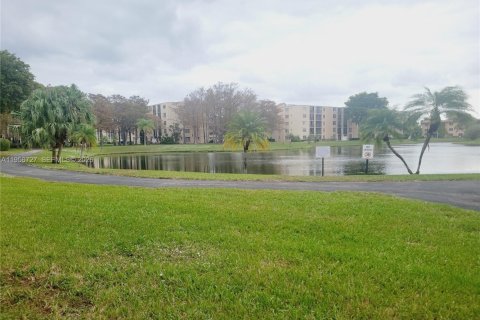 Condominio en alquiler en Lauderhill, Florida, 2 dormitorios № 2010649 - foto 18