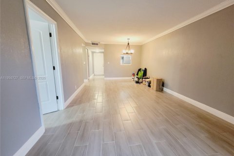 Condominio en alquiler en Lauderhill, Florida, 2 dormitorios № 2010649 - foto 14