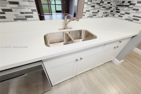 Condominio en alquiler en Lauderhill, Florida, 2 dormitorios № 2010649 - foto 4