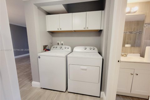 Condominio en alquiler en Lauderhill, Florida, 2 dormitorios № 2010649 - foto 9