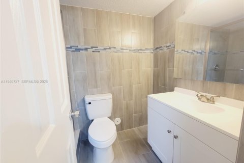 Condominio en alquiler en Lauderhill, Florida, 2 dormitorios № 2010649 - foto 12