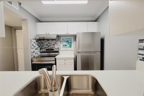 Condominio en alquiler en Lauderhill, Florida, 2 dormitorios № 2010649 - foto 3