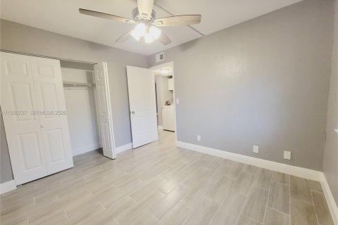 Condominio en alquiler en Lauderhill, Florida, 2 dormitorios № 2010649 - foto 6