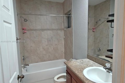 Купить таунхаус в Хайалиа, Флорида 2 спальни, 106.84м2, № 2146505 - фото 28