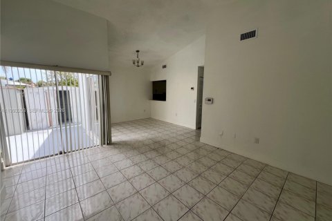 Купить виллу или дом в Майами, Флорида 3 спальни, 125.42м2, № 2062908 - фото 3