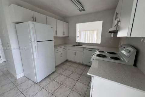 Купить виллу или дом в Майами, Флорида 3 спальни, 125.42м2, № 2062908 - фото 6