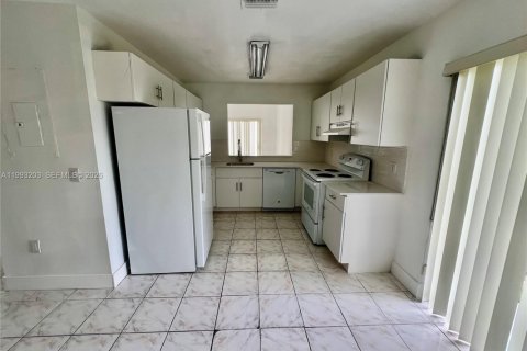 Купить виллу или дом в Майами, Флорида 3 спальни, 125.42м2, № 2062908 - фото 9