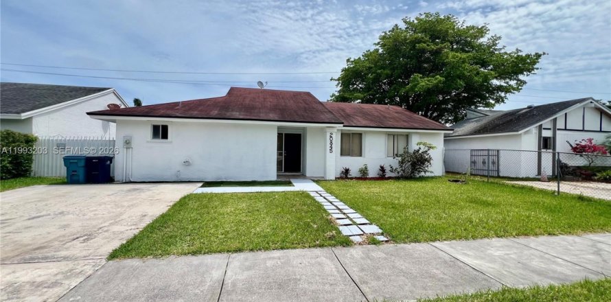 Дом в Майами, Флорида 3 спальни, 125.42м2 № 2062908