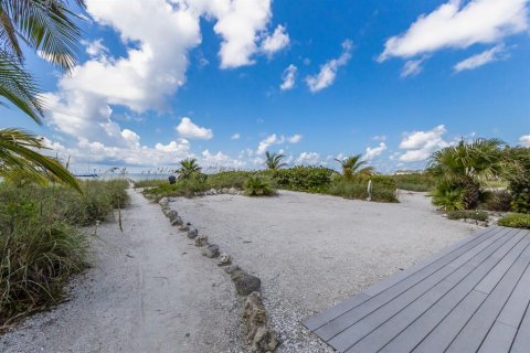 Immobilier commercial à vendre à Holmes Beach, Floride: 325.44 m2 № 1719194 - photo 8