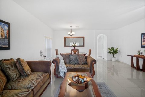 House in Miramar, Florida 4 bedrooms, 174.47 sq.m. № 2184613 - photo 7