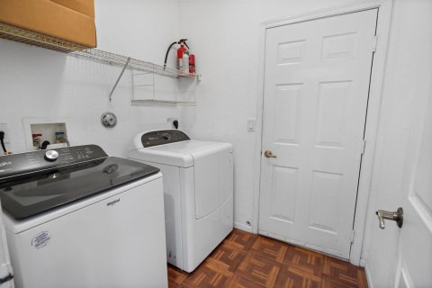 House in Miramar, Florida 4 bedrooms, 174.47 sq.m. № 2184613 - photo 20