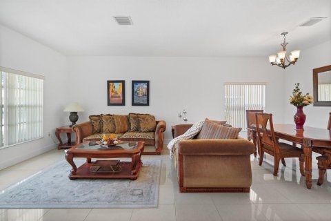 House in Miramar, Florida 4 bedrooms, 174.47 sq.m. № 2184613 - photo 4