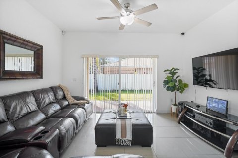 House in Miramar, Florida 4 bedrooms, 174.47 sq.m. № 2184613 - photo 8