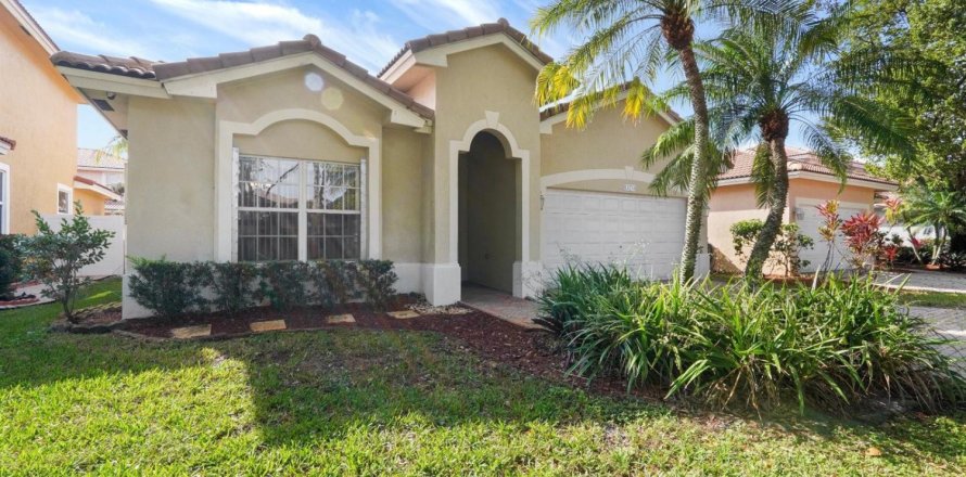 House in Miramar, Florida 4 bedrooms, 174.47 sq.m. № 2184613
