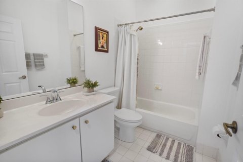 House in Miramar, Florida 4 bedrooms, 174.47 sq.m. № 2184613 - photo 17