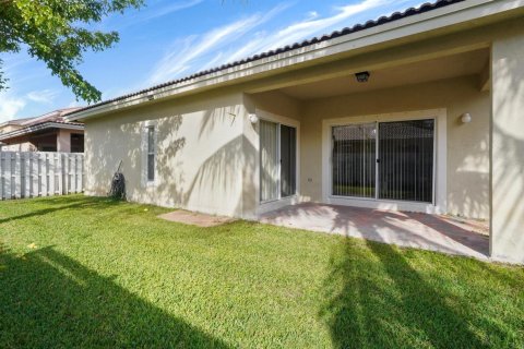 House in Miramar, Florida 4 bedrooms, 174.47 sq.m. № 2184613 - photo 24