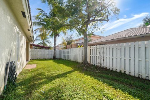 House in Miramar, Florida 4 bedrooms, 174.47 sq.m. № 2184613 - photo 22