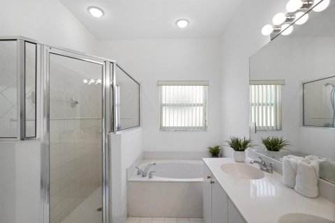 House in Miramar, Florida 4 bedrooms, 174.47 sq.m. № 2184613 - photo 14